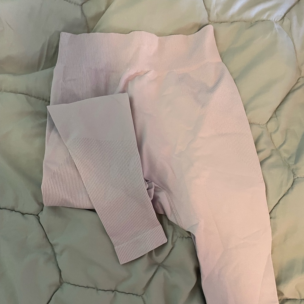 Flo leggings, never worn, child medium, lilac